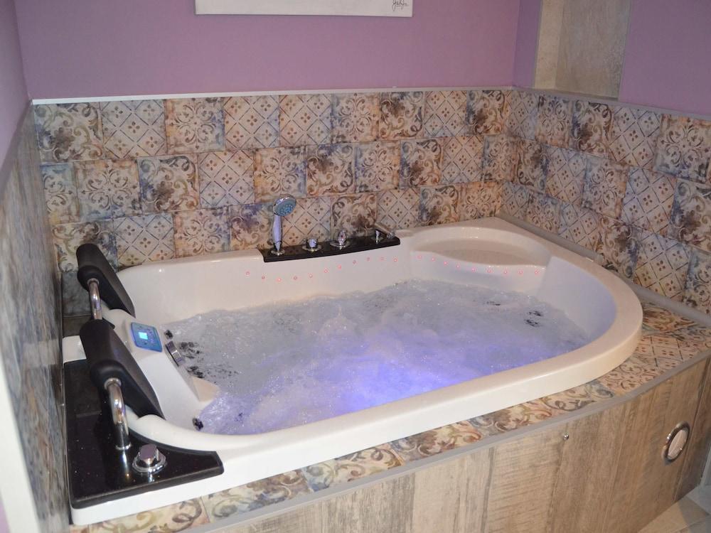 Akla Suites Con Jacuzzi Santillana Santillana del Mar Extérieur photo