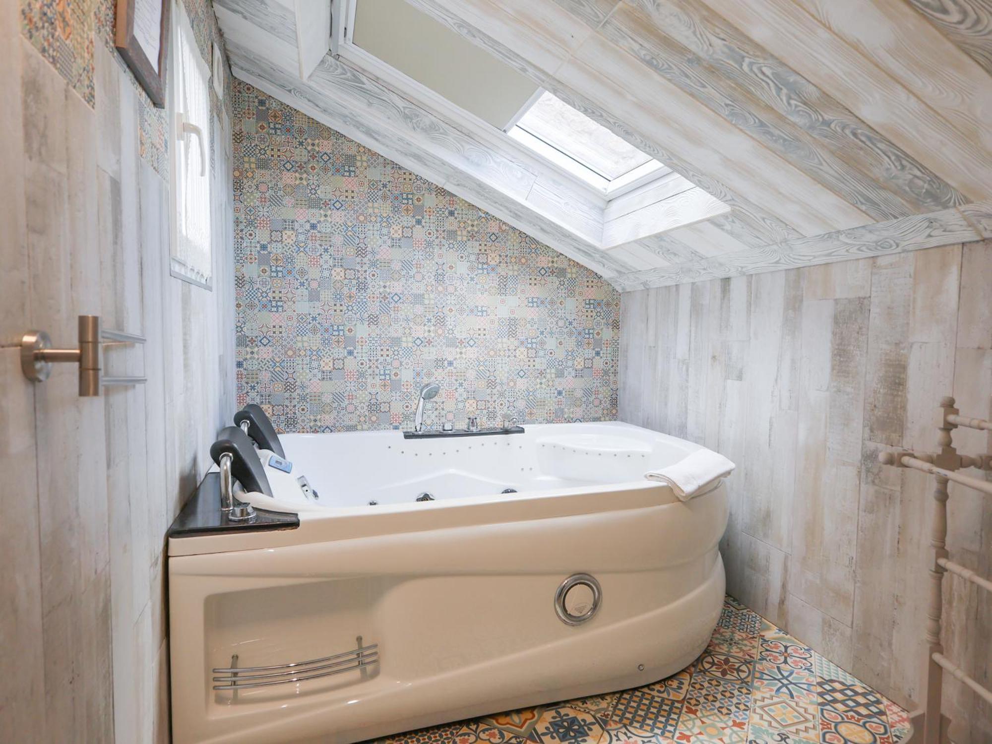 Akla Suites Con Jacuzzi Santillana Santillana del Mar Extérieur photo